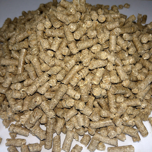 Katzenstreu aus Dinkelspelzen-Pellets für Kleintiere und Nutztiere 10 kg